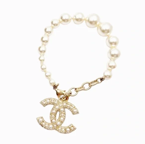Rare Chanel Gold CC Pearl Pendant Pearl Bracelet w/ Box & Jewelry Pouch/Dustbag! - Picture 2 of 16